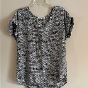 Pleione Black and White Geometric Short Sleeve Top